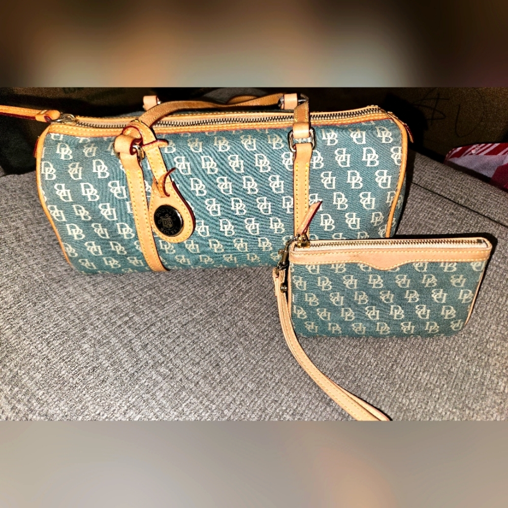 VTG Dooney & Bourke Monogram Canvas Barrel Shoulder Bag & Coin Purse Green EUC